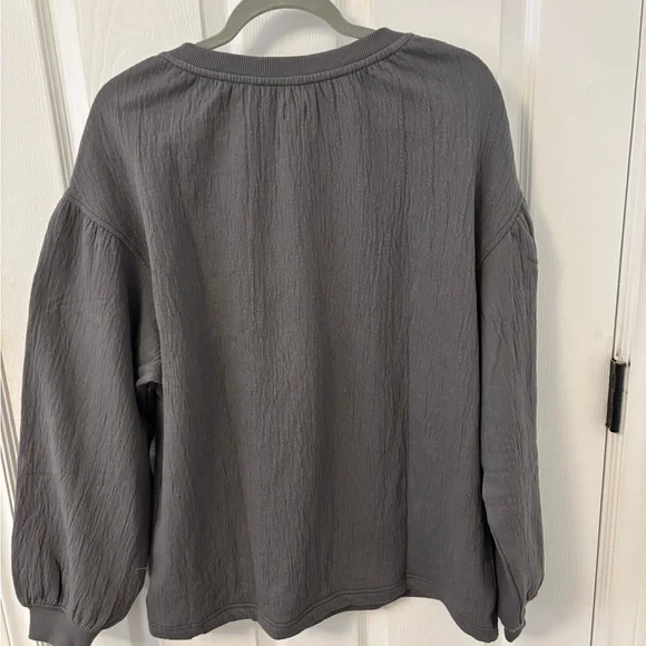 NWT AERIE GREY GAUZY COTTON TOP - Picture 2 of 5
